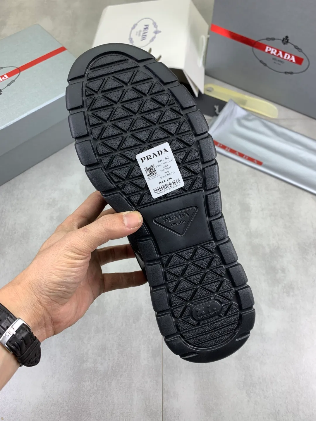 Men's men's shoes P560💰 [Real Price] Popular models are on the official website, 🆘 Trendy brand (Prada) mainly promotes popular models, avant-garde and versatile fashionable men's shoes private version mold opening, cowhide surface splicing 1:1.. Stylish and simple, original imported cowhide lining cowhide feet; the atmosphere and personality are more fashionable, eye-catching and pursuing class. It will subvert the old ideas and be a must-have for fashionistas who want to spend time with you! Must keep it! Tall and comfortable, large and low, high-end quality workmanship. Code number: 38-45 2️⃣optional.